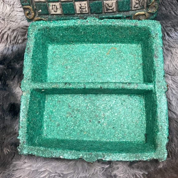 Vintage Mayan Aztec Chess Set Complete Green & White 8x8
inches - Picture 6 of 16